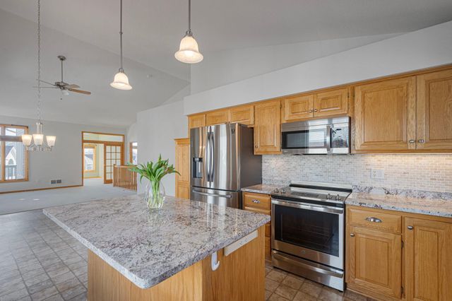 14313 Savanna Oaks Drive, Savage, MN 55378