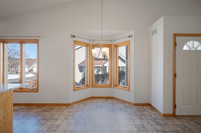 14313 Savanna Oaks Drive, Savage, MN 55378