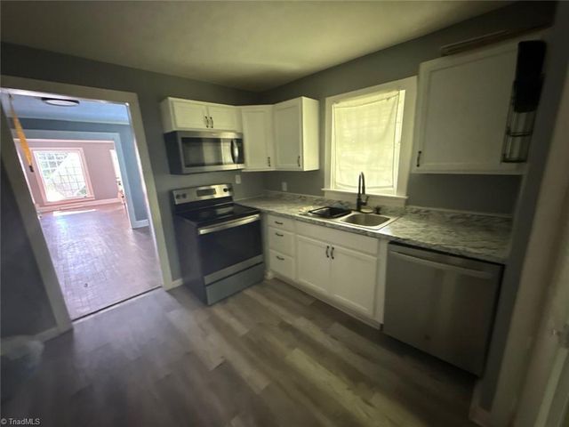 6747 Saferight Road, Greensboro, NC 27406