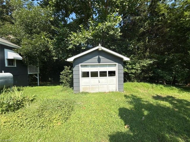 6747 Saferight Road, Greensboro, NC 27406