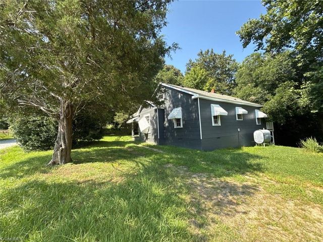 6747 Saferight Road, Greensboro, NC 27406