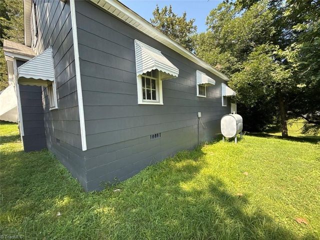 6747 Saferight Road, Greensboro, NC 27406