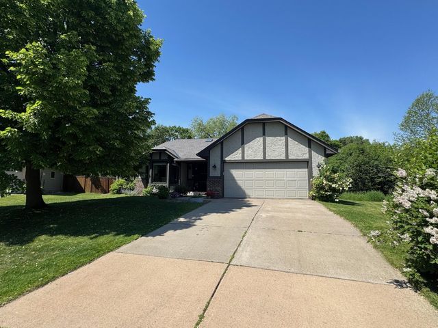 5551 Brickstone Court, Shoreview, MN 55126
