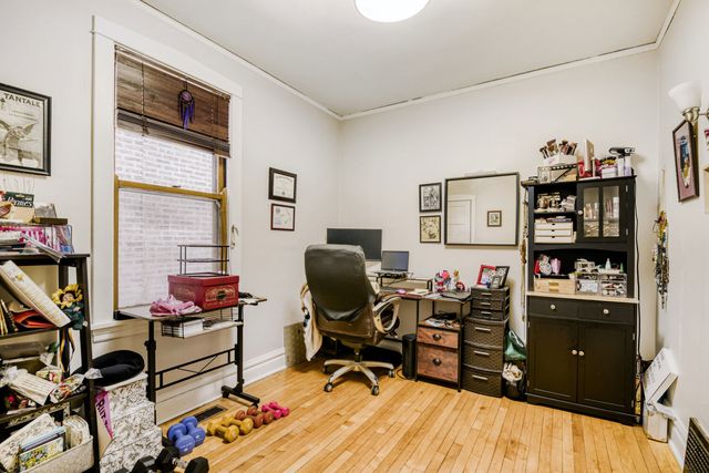 2108 W Addison Street, Chicago, IL 60618