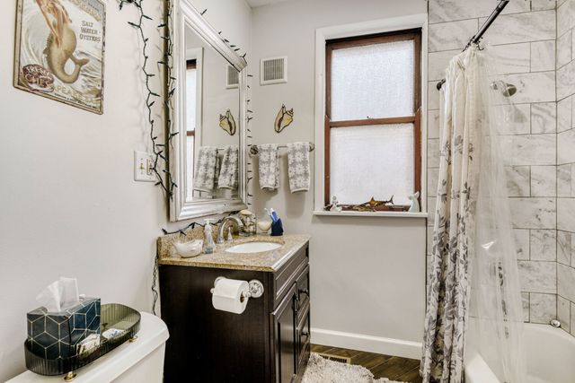 2108 W Addison Street, Chicago, IL 60618