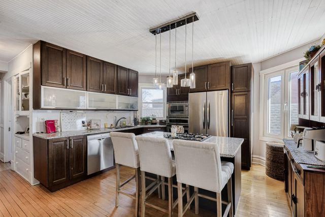 2108 W Addison Street, Chicago, IL 60618