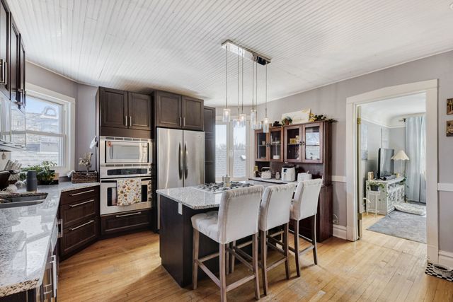 2108 W Addison Street, Chicago, IL 60618