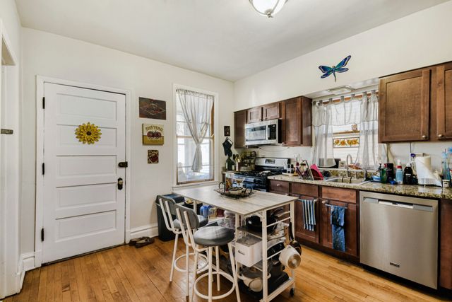 2108 W Addison Street, Chicago, IL 60618