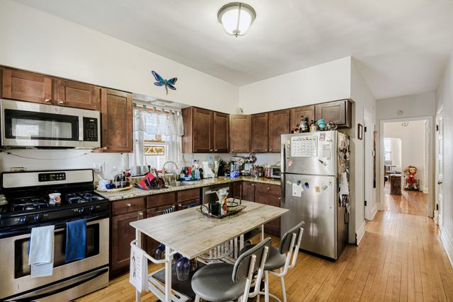 2108 W Addison Street, Chicago, IL 60618