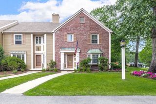 19 Oakland Ave 19, Needham, MA 02492