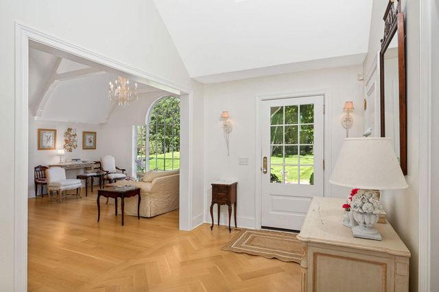 2255 French Creek Circle, Wayzata, MN 55391