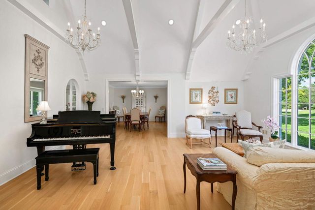 2255 French Creek Circle, Wayzata, MN 55391