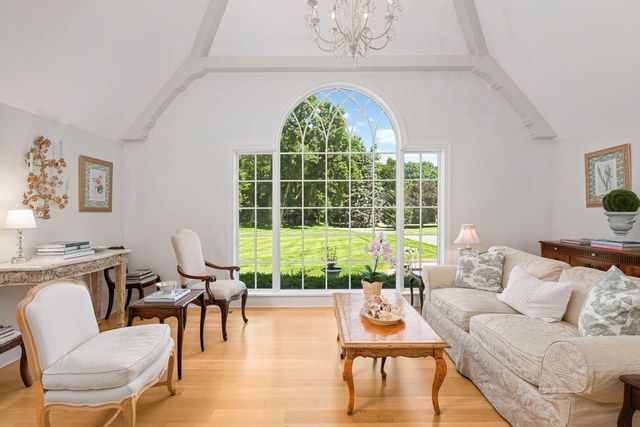 2255 French Creek Circle, Wayzata, MN 55391