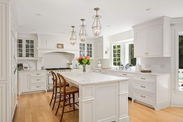 2255 French Creek Circle, Wayzata, MN 55391