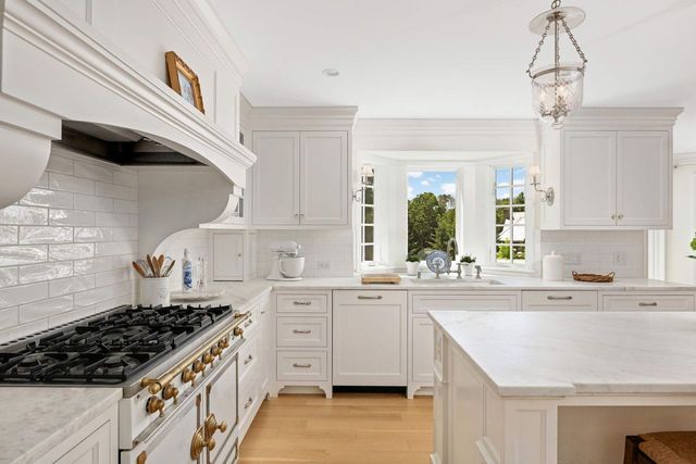 2255 French Creek Circle, Wayzata, MN 55391