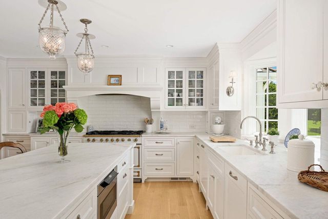 2255 French Creek Circle, Wayzata, MN 55391