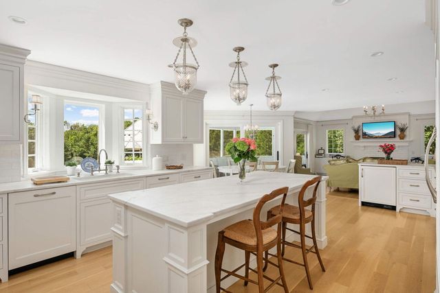 2255 French Creek Circle, Wayzata, MN 55391