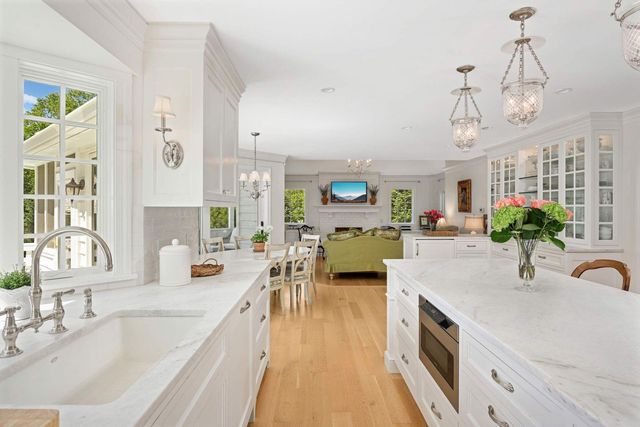 2255 French Creek Circle, Wayzata, MN 55391