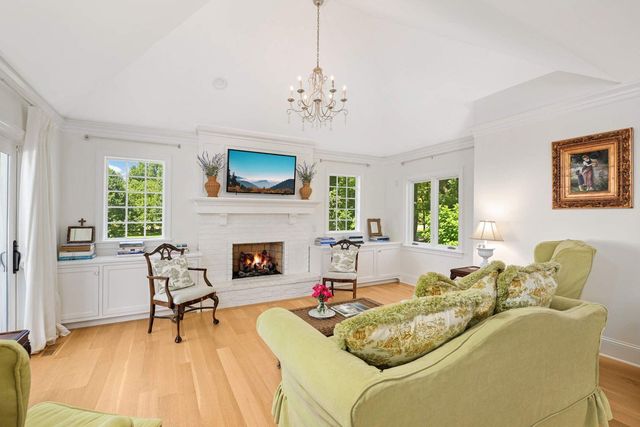 2255 French Creek Circle, Wayzata, MN 55391