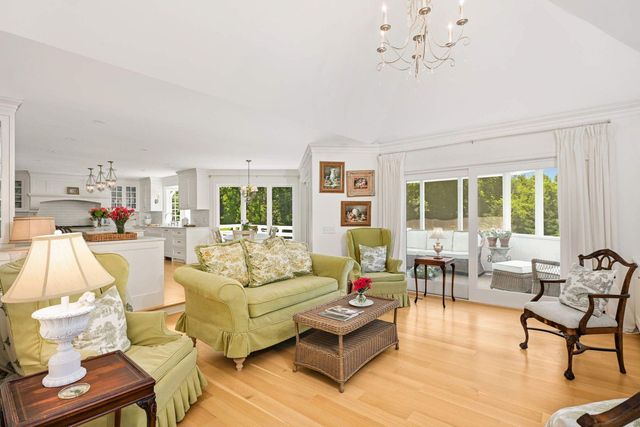 2255 French Creek Circle, Wayzata, MN 55391