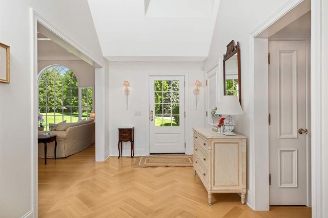 2255 French Creek Circle, Wayzata, MN 55391