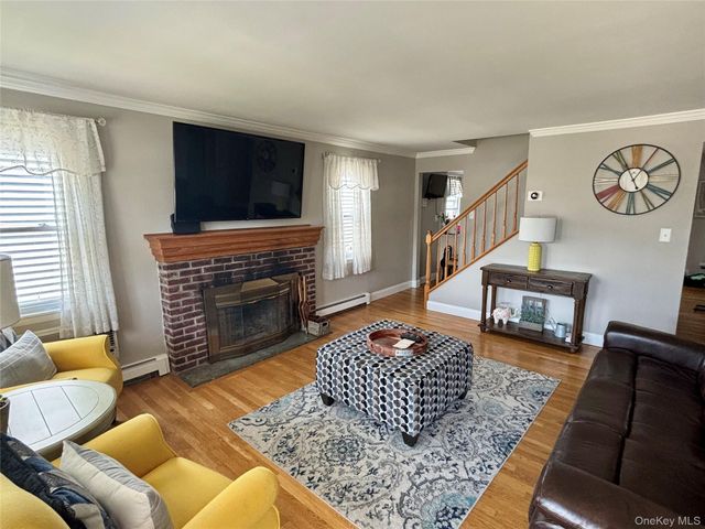 304 Lido Parkway, Lindenhurst, NY 11757