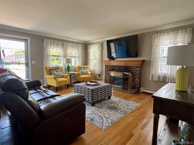 304 Lido Parkway, Lindenhurst, NY 11757