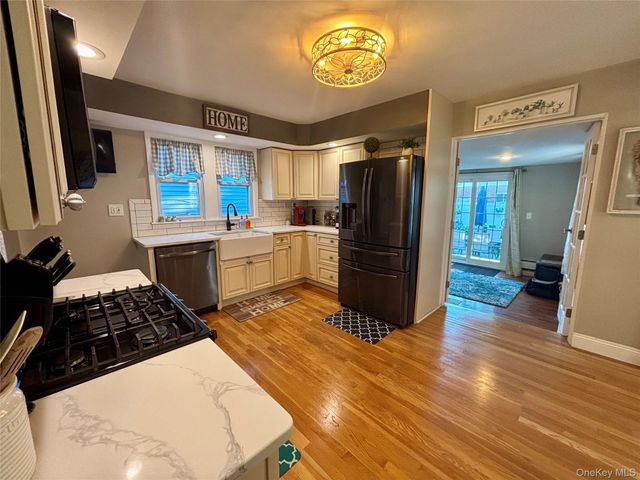 304 Lido Parkway, Lindenhurst, NY 11757
