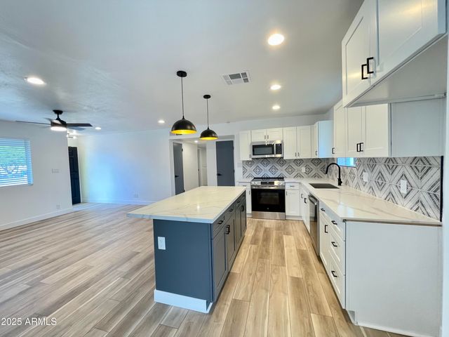 2213 E JANICE Way, Phoenix, AZ 85022