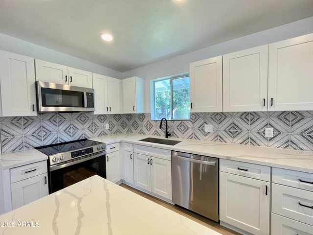 2213 E JANICE Way, Phoenix, AZ 85022