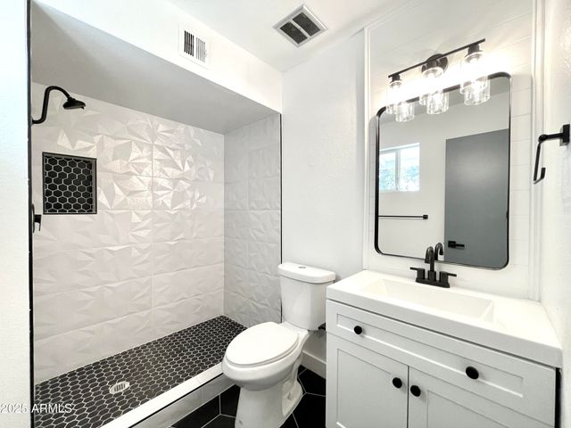 2213 E JANICE Way, Phoenix, AZ 85022