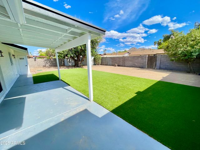 2213 E JANICE Way, Phoenix, AZ 85022