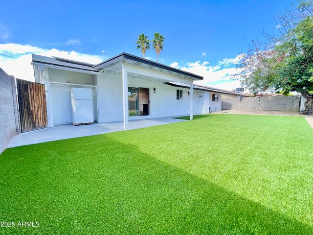 2213 E JANICE Way, Phoenix, AZ 85022