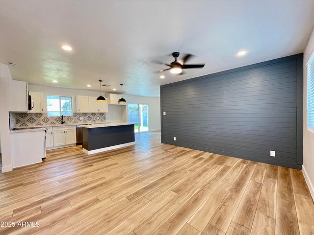 2213 E JANICE Way, Phoenix, AZ 85022