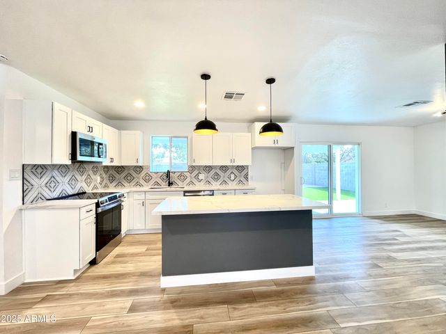 2213 E JANICE Way, Phoenix, AZ 85022