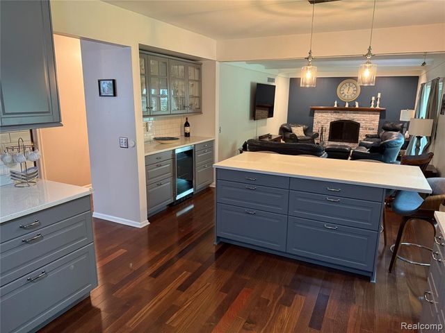 5540 Bostall Woods Drive, Rochester, MI 48306