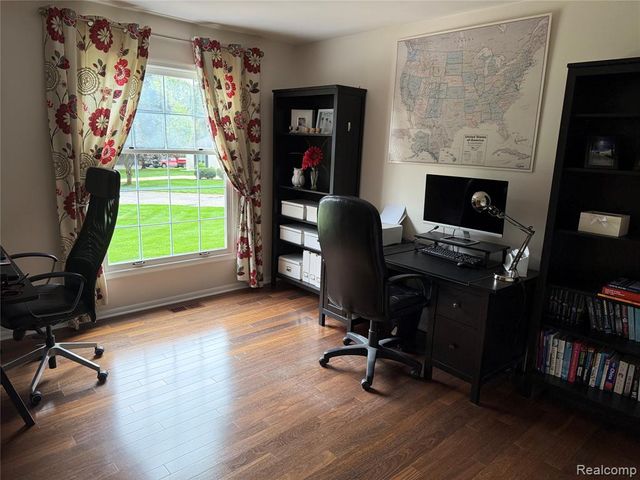 5540 Bostall Woods Drive, Rochester, MI 48306