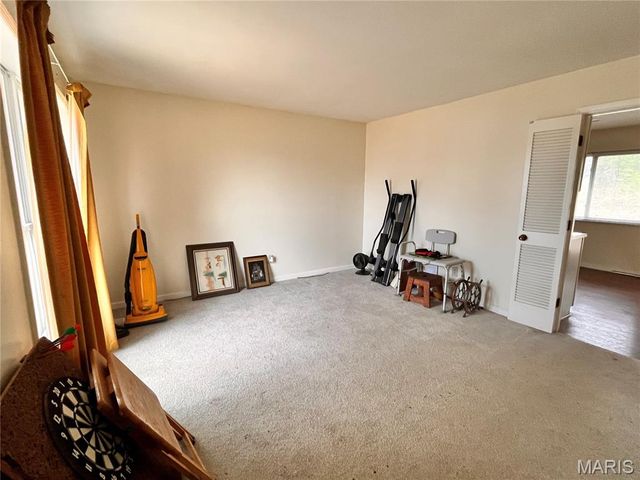 4208 Massabielle Drive, St Louis, MO 63129