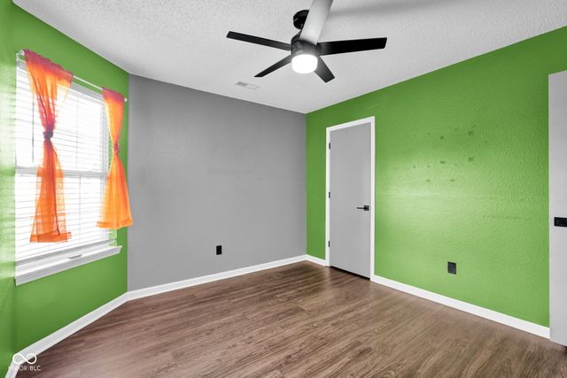 2330 Lakecrest Drive, Columbus, IN 47201