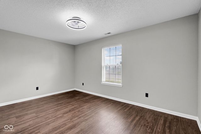 2330 Lakecrest Drive, Columbus, IN 47201