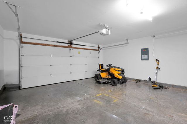2330 Lakecrest Drive, Columbus, IN 47201