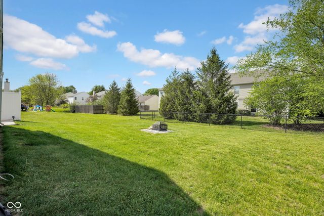 2330 Lakecrest Drive, Columbus, IN 47201