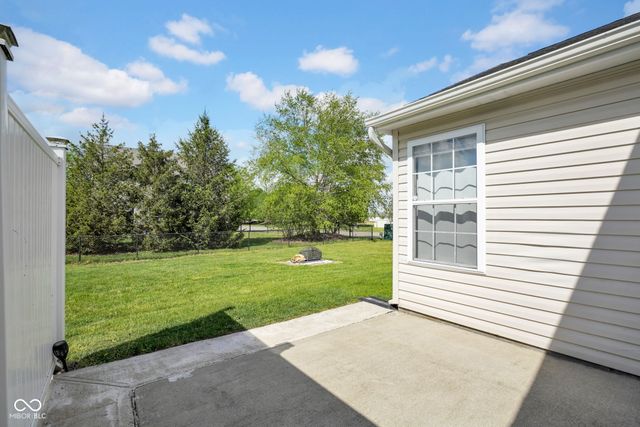 2330 Lakecrest Drive, Columbus, IN 47201