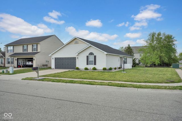 2330 Lakecrest Drive, Columbus, IN 47201