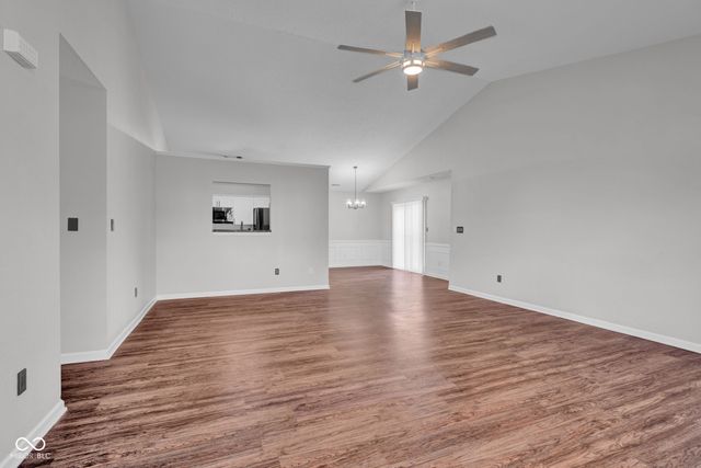 2330 Lakecrest Drive, Columbus, IN 47201