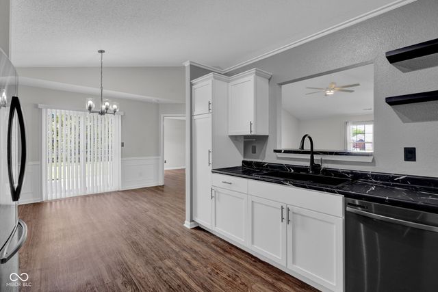 2330 Lakecrest Drive, Columbus, IN 47201