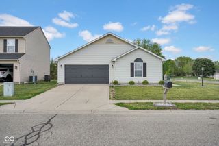 2330 Lakecrest Drive, Columbus, IN 47201