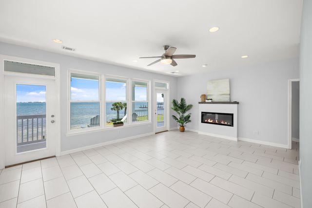 2005 Jessica Way, Navarre, FL 32566