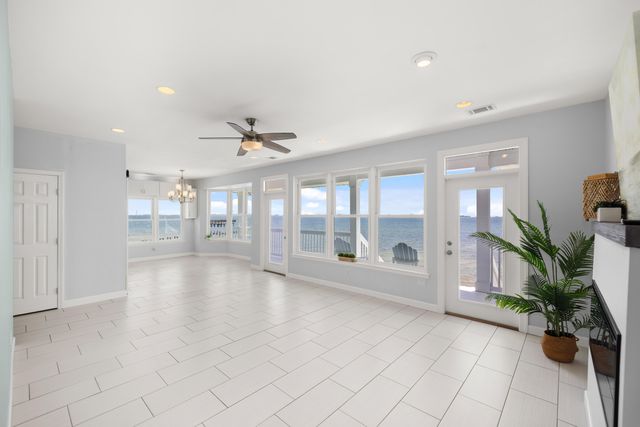 2005 Jessica Way, Navarre, FL 32566