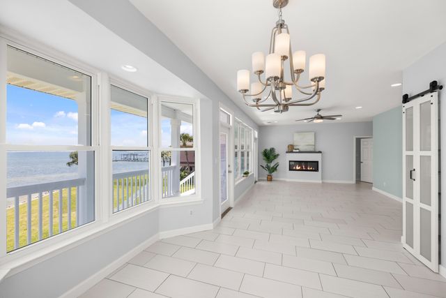 2005 Jessica Way, Navarre, FL 32566